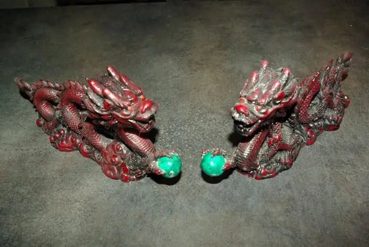 Chargez l'image dans la visionneuse de la galerie, Dragon chinois en résine laqué Dragon chinois en résine laqué
