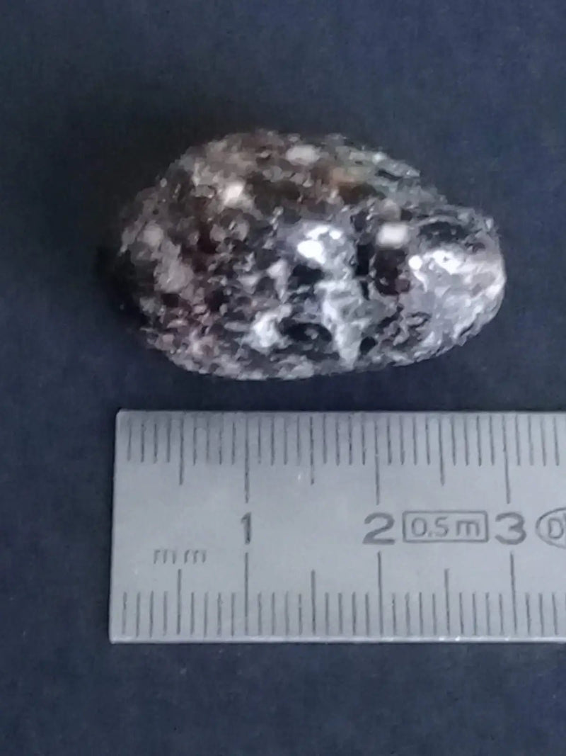 Load image into Gallery viewer, Dravite ou Tourmaline brune du Brésil pierre roulée Grade A++++ Dravite ou Tourmaline brune du Brésil pierre roulée
