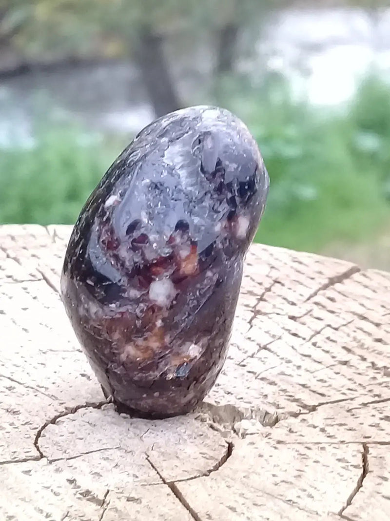 Load image into Gallery viewer, Dravite ou Tourmaline brune du Brésil pierre roulée Grade A++++ Dravite ou Tourmaline brune du Brésil pierre roulée
