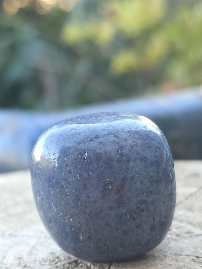 Загрузить изображение в просмотрщик галереи, Dumortiérite du Brésil pierre roulée Grade A++++ Dumortiérite pierre roulée Dans la besace du p&#39;tit Poucet   
