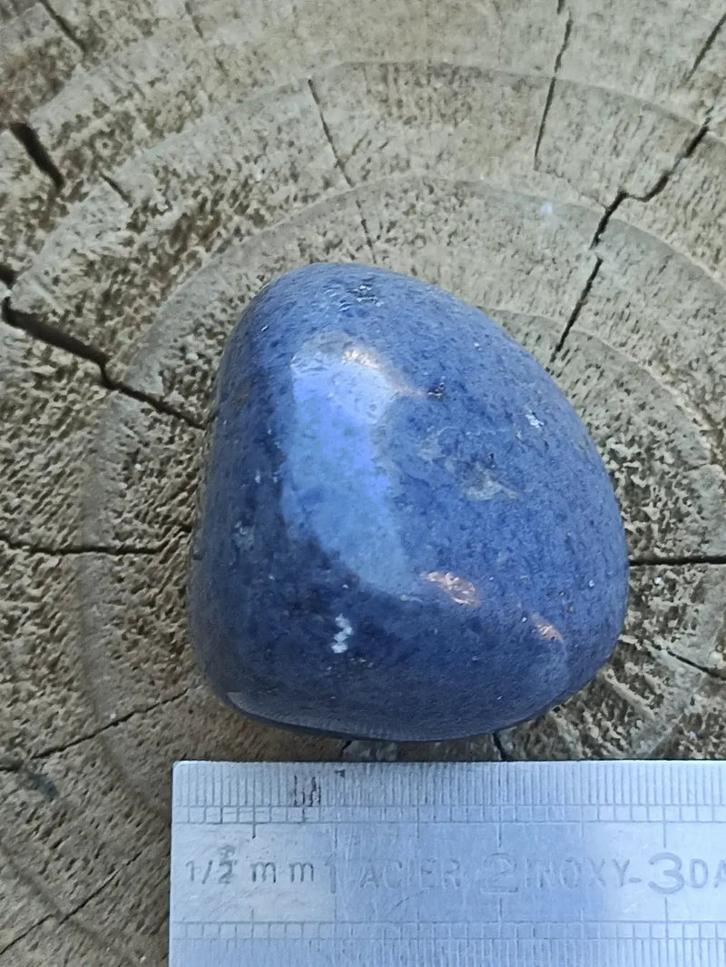 Chargez l&#39;image dans la visionneuse de la galerie, Dumortiérite du Brésil pierre roulée Grade A++++ Dumortiérite pierre roulée
