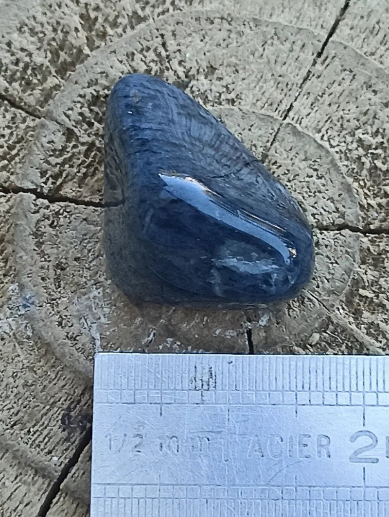 Chargez l&#39;image dans la visionneuse de la galerie, Dumortiérite du Brésil pierre roulée Grade A++++ Dumortiérite pierre roulée
