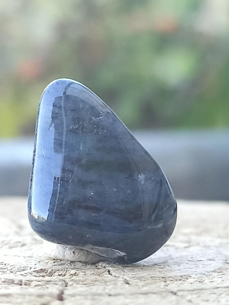 Chargez l&#39;image dans la visionneuse de la galerie, Dumortiérite du Brésil pierre roulée Grade A++++ Dumortiérite pierre roulée
