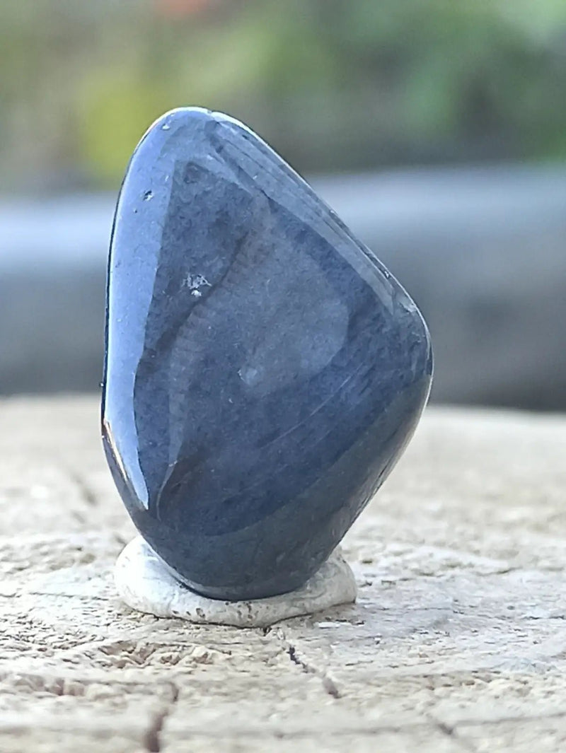 Chargez l&#39;image dans la visionneuse de la galerie, Dumortiérite du Brésil pierre roulée Grade A++++ Dumortiérite pierre roulée
