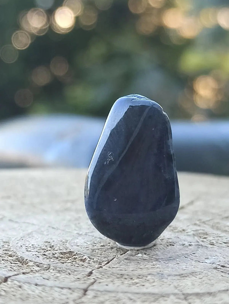 Chargez l&#39;image dans la visionneuse de la galerie, Dumortiérite du Brésil pierre roulée Grade A++++ Dumortiérite pierre roulée
