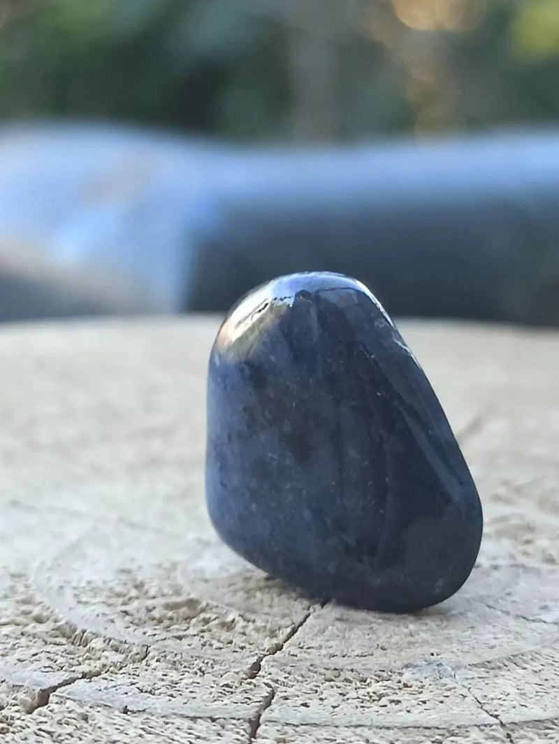 Load image into Gallery viewer, Dumortiérite du Brésil pierre roulée Grade A++++ Dumortiérite pierre roulée
