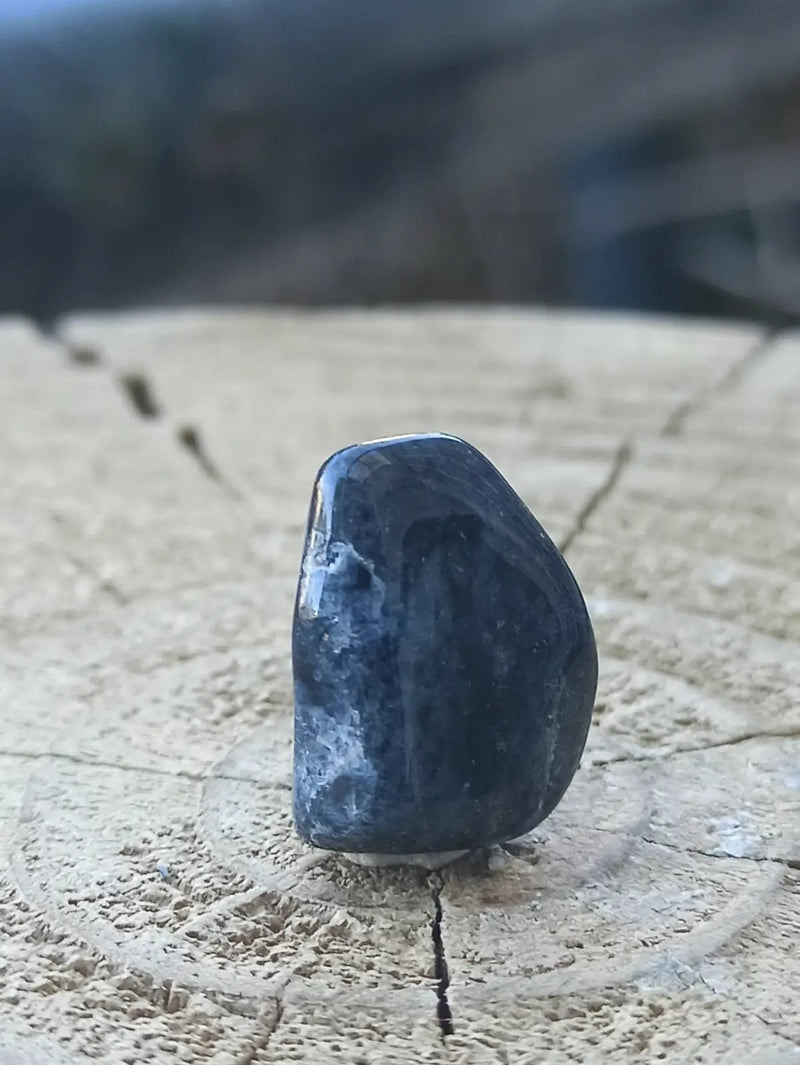 Load image into Gallery viewer, Dumortiérite du Brésil pierre roulée Grade A++++ Dumortiérite pierre roulée
