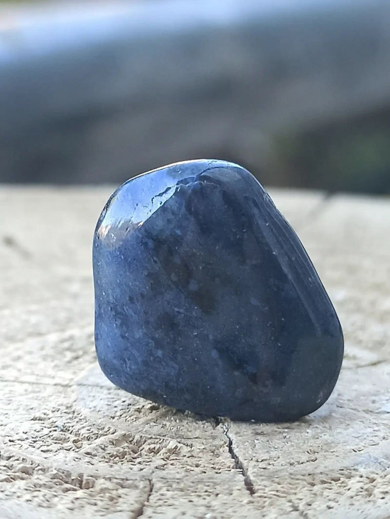 Load image into Gallery viewer, Dumortiérite du Brésil pierre roulée Grade A++++ Dumortiérite pierre roulée
