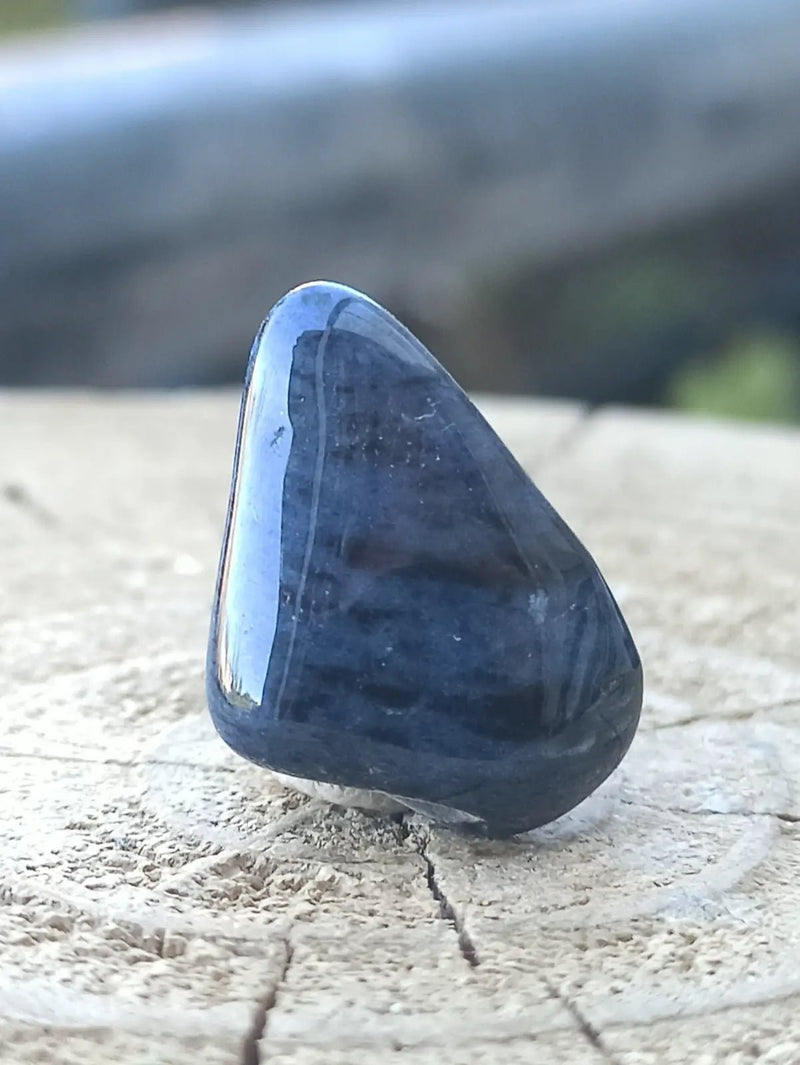 Chargez l&#39;image dans la visionneuse de la galerie, Dumortiérite du Brésil pierre roulée Grade A++++ Dumortiérite pierre roulée
