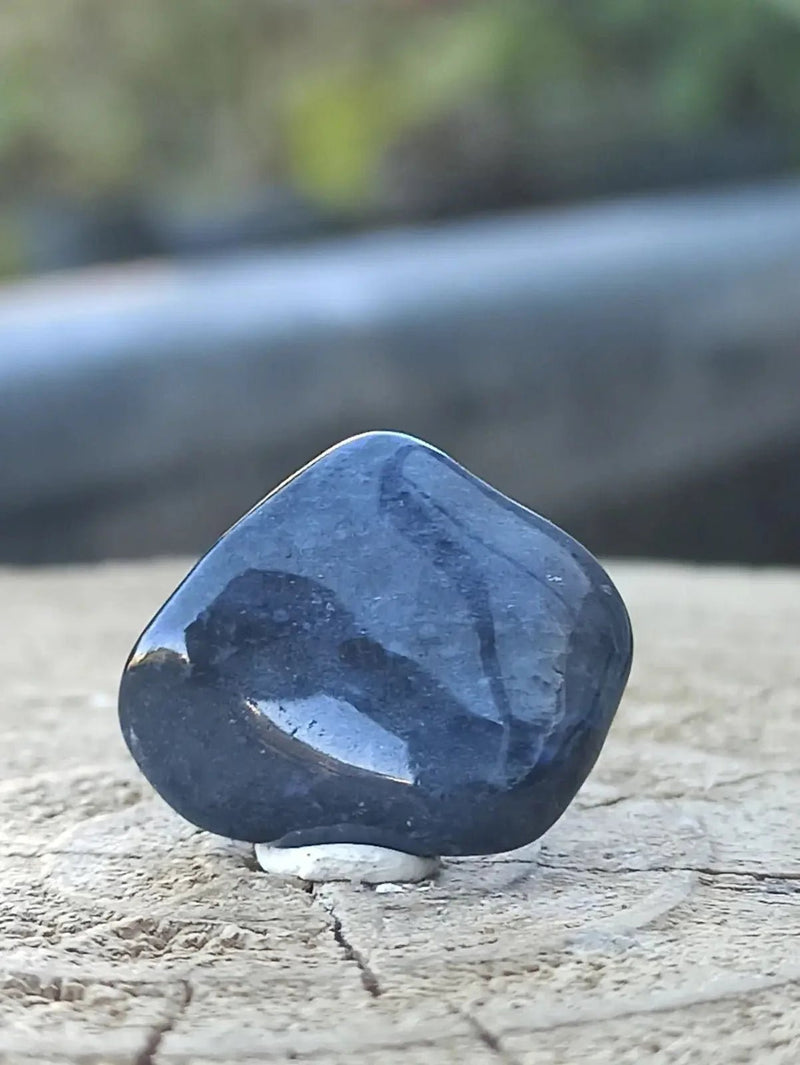 Load image into Gallery viewer, Dumortiérite du Brésil pierre roulée Grade A++++ Dumortiérite pierre roulée
