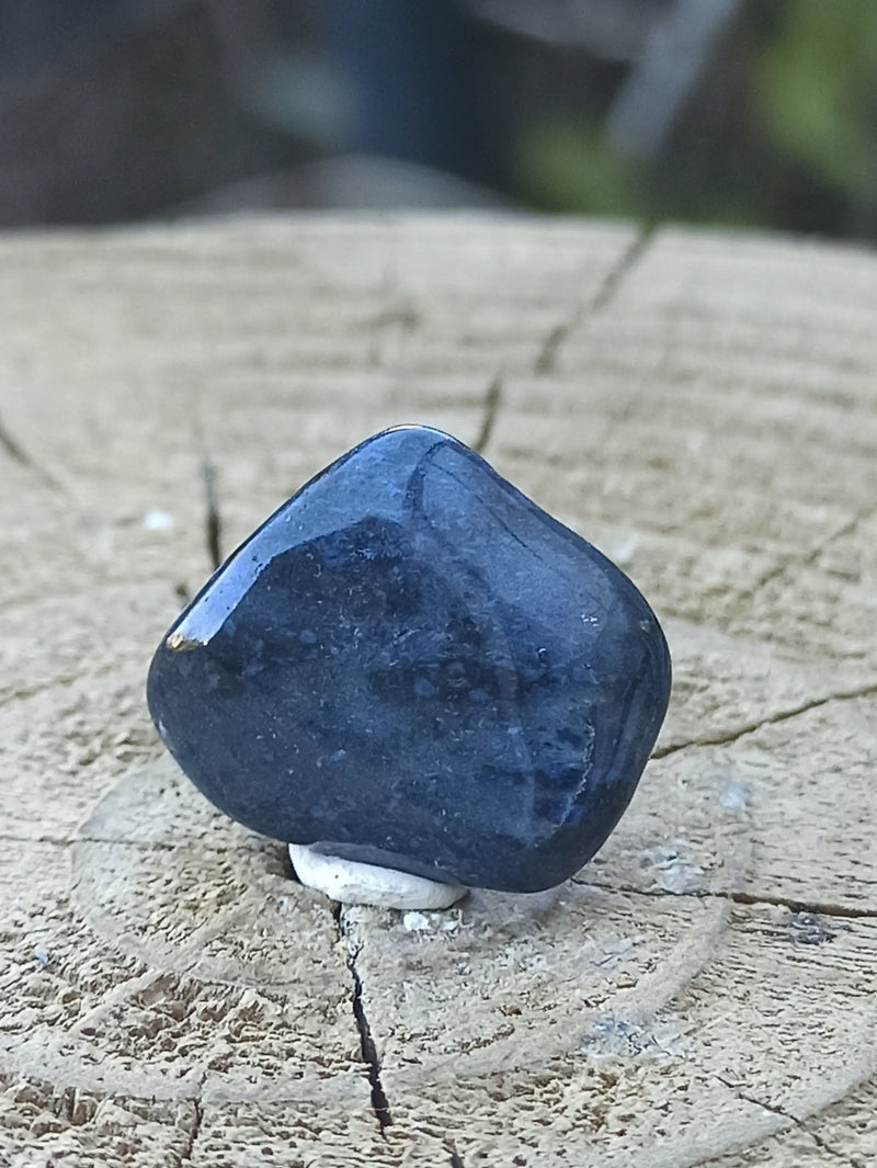 Cargue la imagen en el visor de la galería, Dumortiérite du Brésil pierre roulée Grade A++++ Dumortiérite pierre roulée Dans la besace du p&#39;tit Poucet   
