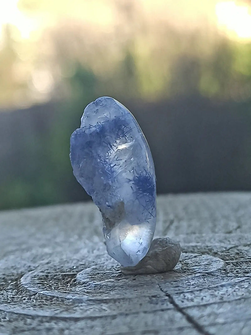 Load image into Gallery viewer, Dumortiérite/Quartz du Brésil RARE pierre roulée Grade A++++ Dumortiérite pierre roulée
