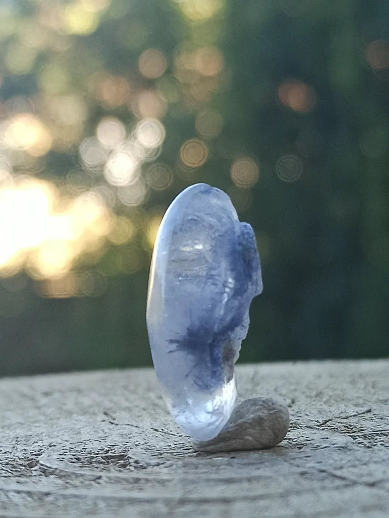 Load image into Gallery viewer, Dumortiérite/Quartz du Brésil RARE pierre roulée Grade A++++ Dumortiérite pierre roulée
