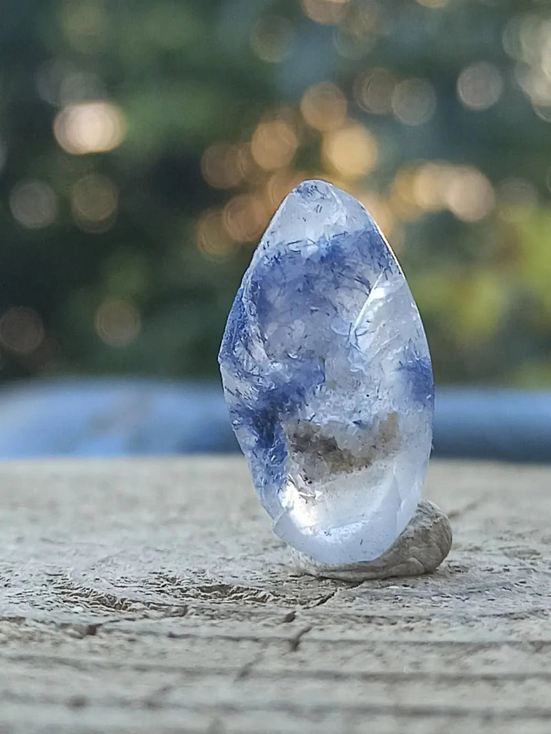 Load image into Gallery viewer, Dumortiérite/Quartz du Brésil RARE pierre roulée Grade A++++ Dumortiérite pierre roulée
