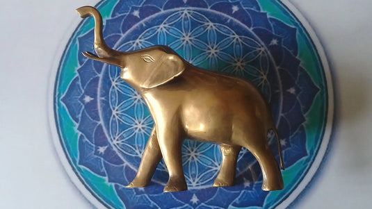 Éléphant en bronze Éléphant en bronze Dans la besace du p'tit Poucet...   