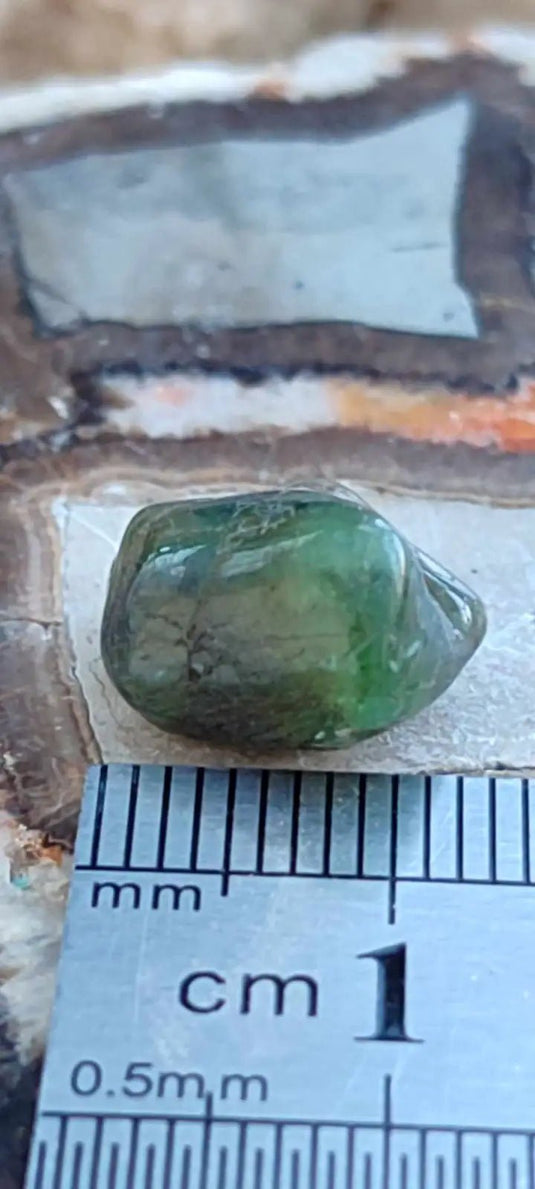 Emeraude cristallisée de Colombie pierre roulée Grade A++++ Emeraude pierre roulée