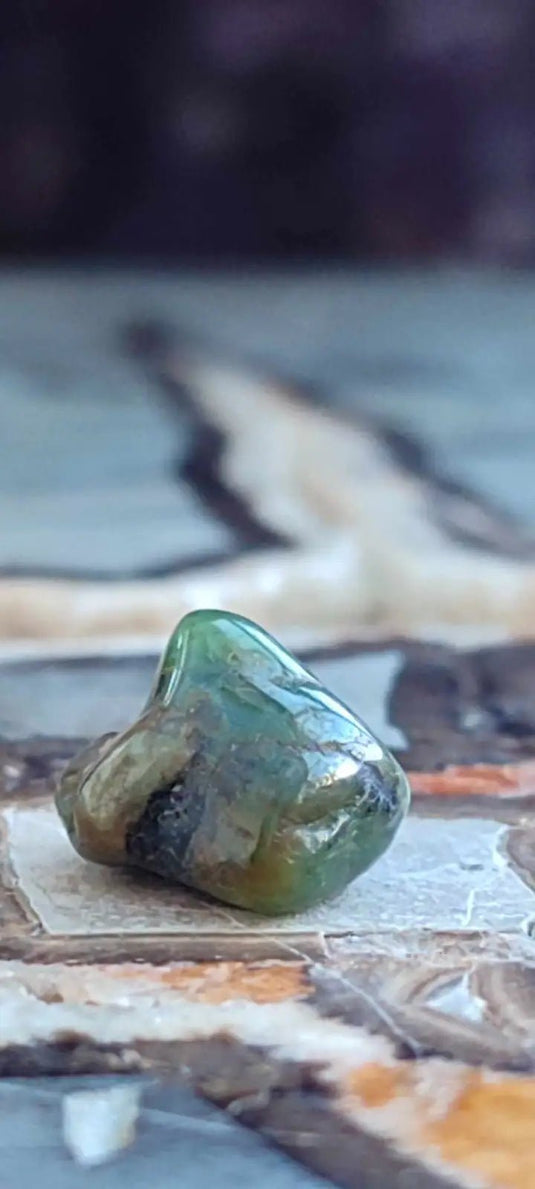 Emeraude cristallisée de Colombie pierre roulée Grade A++++ Emeraude pierre roulée