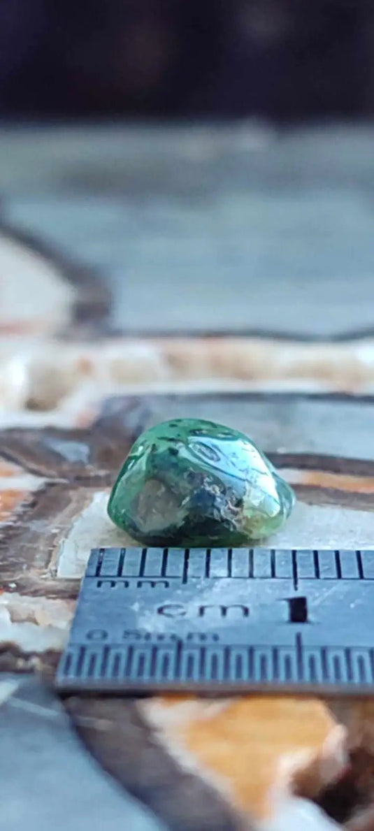 Emeraude cristallisée de Colombie pierre roulée Grade A++++ Emeraude pierre roulée