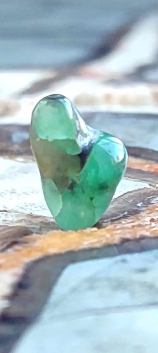 Emeraude cristallisée de Colombie pierre roulée Grade A++++ Emeraude pierre roulée