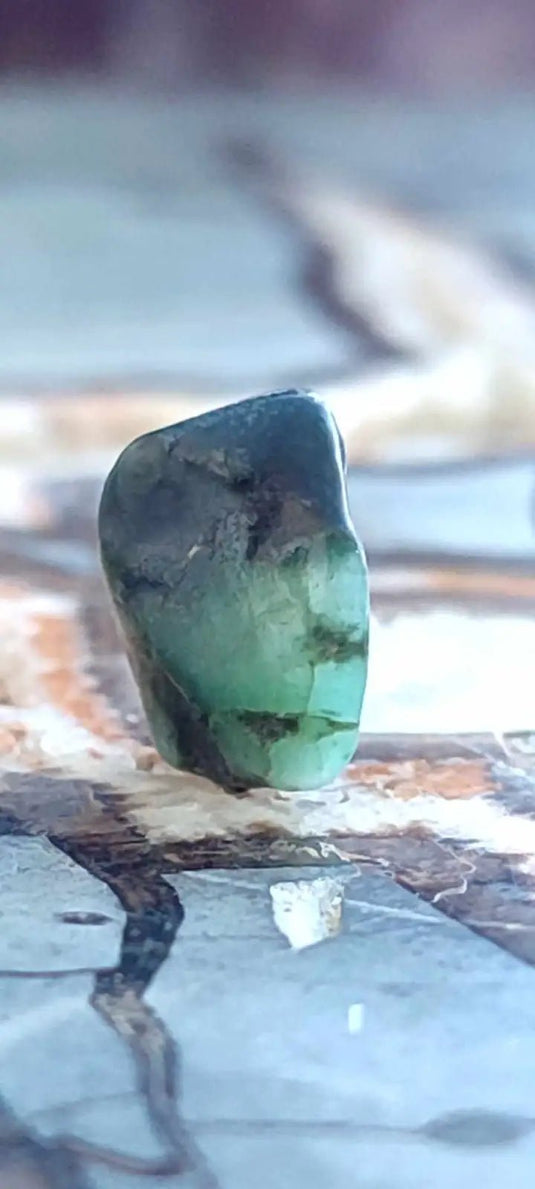 Emeraude cristallisée de Colombie pierre roulée Grade A++++ Emeraude pierre roulée