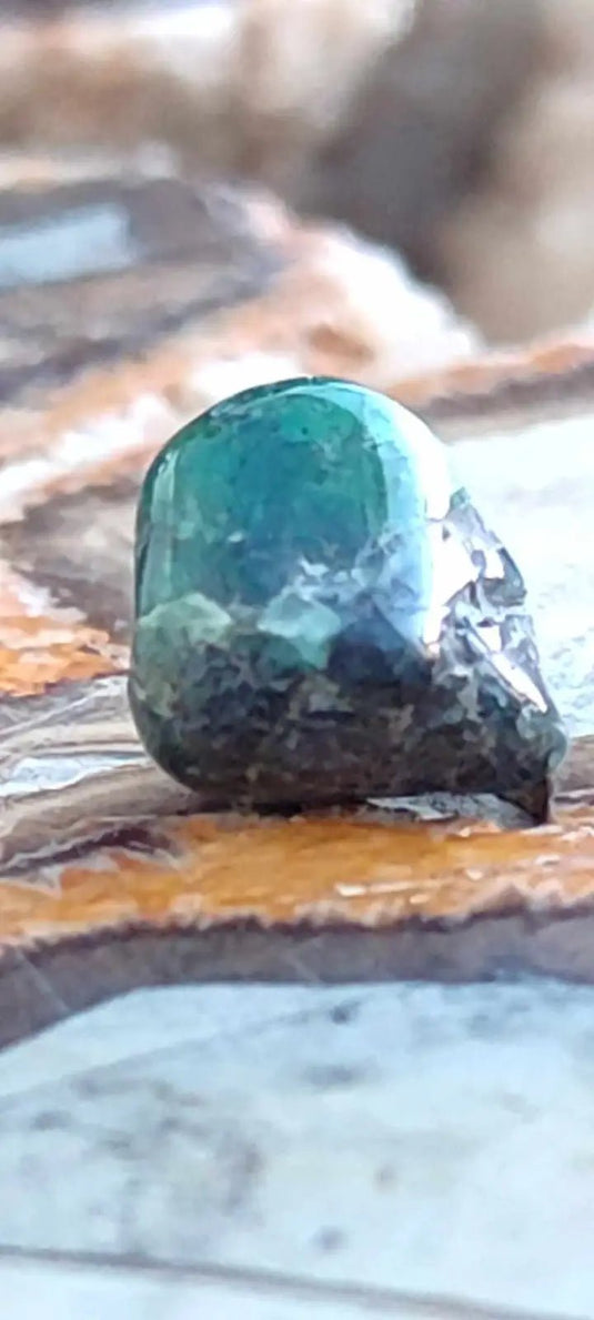 Emeraude cristallisée de Colombie pierre roulée Grade A++++ Emeraude pierre roulée