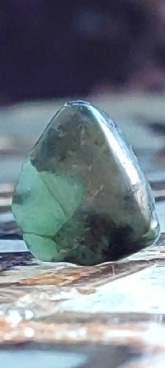 Emeraude cristallisée de Colombie pierre roulée Grade A++++ Emeraude pierre roulée