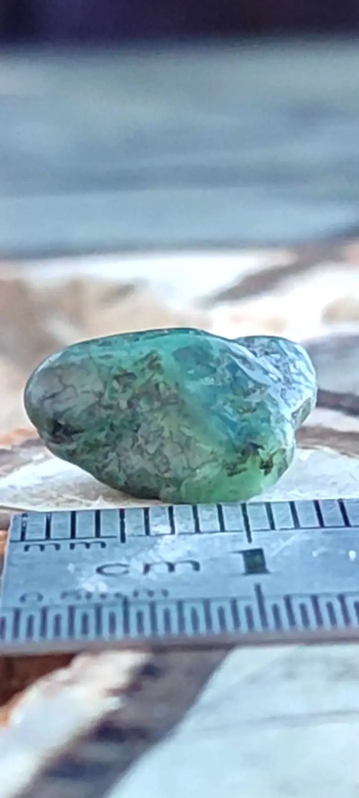 Chargez l'image dans la visionneuse de la galerie, Emeraude cristallisée de Colombie pierre roulée Grade A++++ Emeraude pierre roulée
