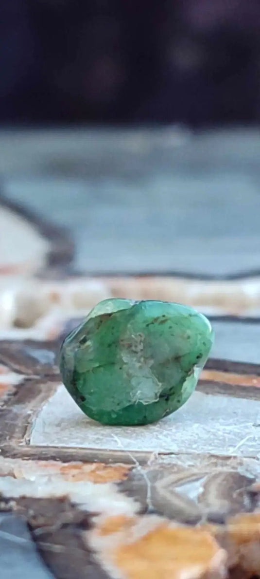 Emeraude cristallisée de Colombie pierre roulée Grade A++++ Emeraude pierre roulée