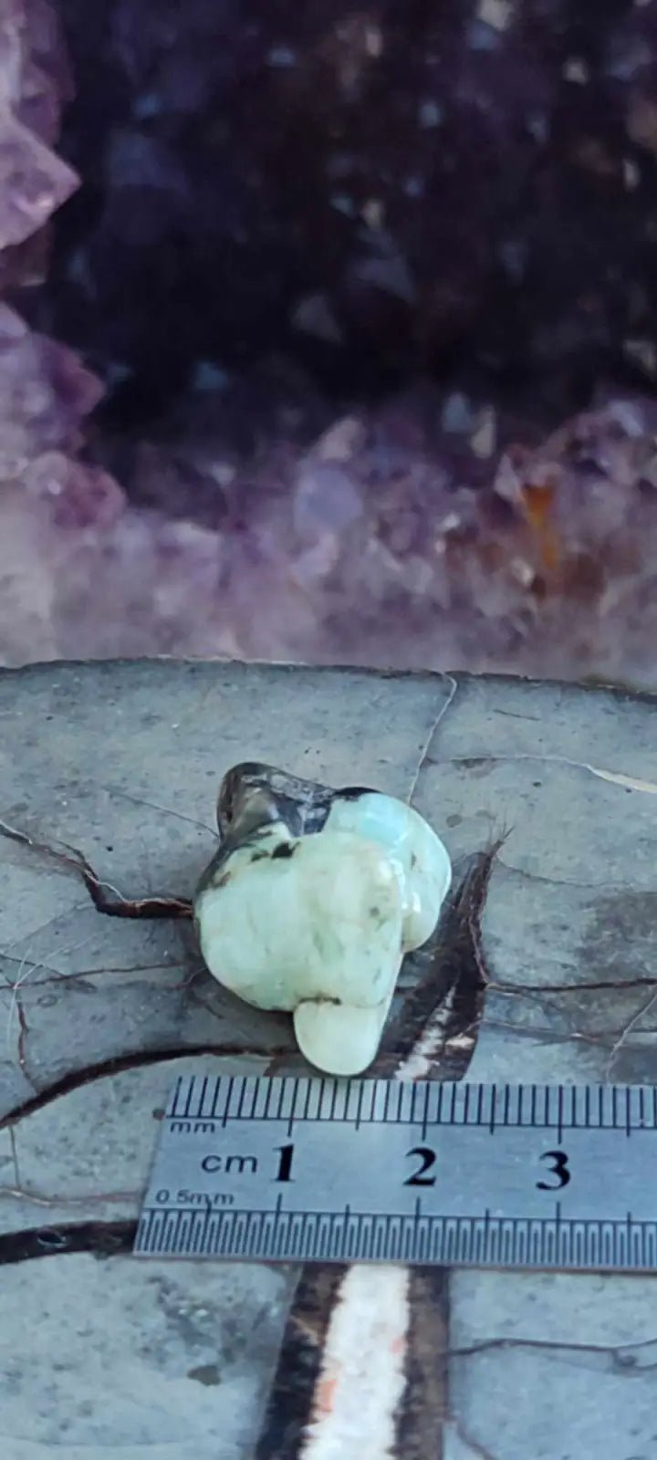 Chargez l&#39;image dans la visionneuse de la galerie, Emeraude de Zambie pierre roulée Grade A++++ Emeraude pierre roulée
