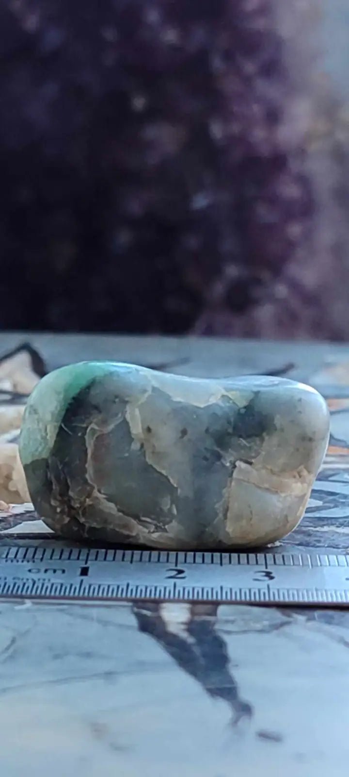 Chargez l&#39;image dans la visionneuse de la galerie, Emeraude de Zambie pierre roulée Grade A++++ Emeraude pierre roulée
