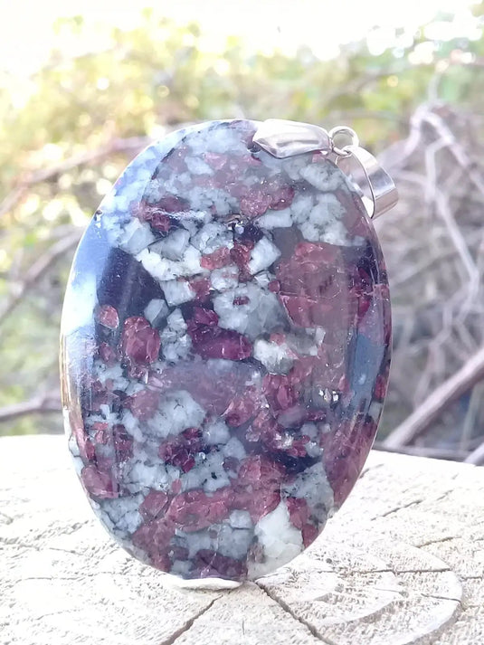 Eudialyte du lac Baïkal pendentif Grade A ++++ ’RARE’ Fourni avec cordon Eudialyte pendentif