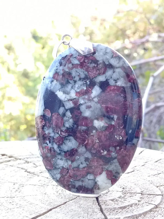 Eudialyte du lac Baïkal pendentif Grade A ++++ ’RARE’ Fourni avec cordon Eudialyte pendentif