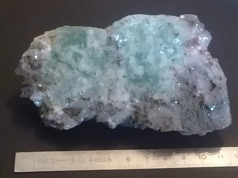 Chargez l&#39;image dans la visionneuse de la galerie, Fluorite bleue et claire de France avec inclusions de Pyrite pierre brute Grade A++++ Fluorite bleue et claire de France avec inclusions
