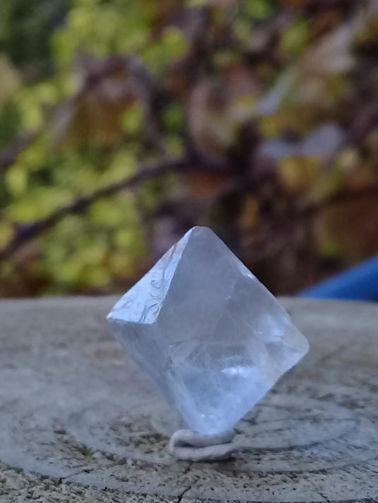 Fluorite claire octaédrique de France pierre brute Grade A++++ Fluorite octaédrique claire de France pierre brute Dans la besace du p'tit Poucet   