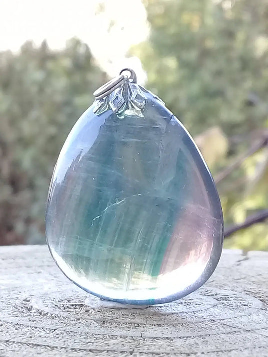 Fluorite claire violette et verte de France pendentif Grade A++++ Fourni avec cordon Fluorite violette verte et claire de France pendentif