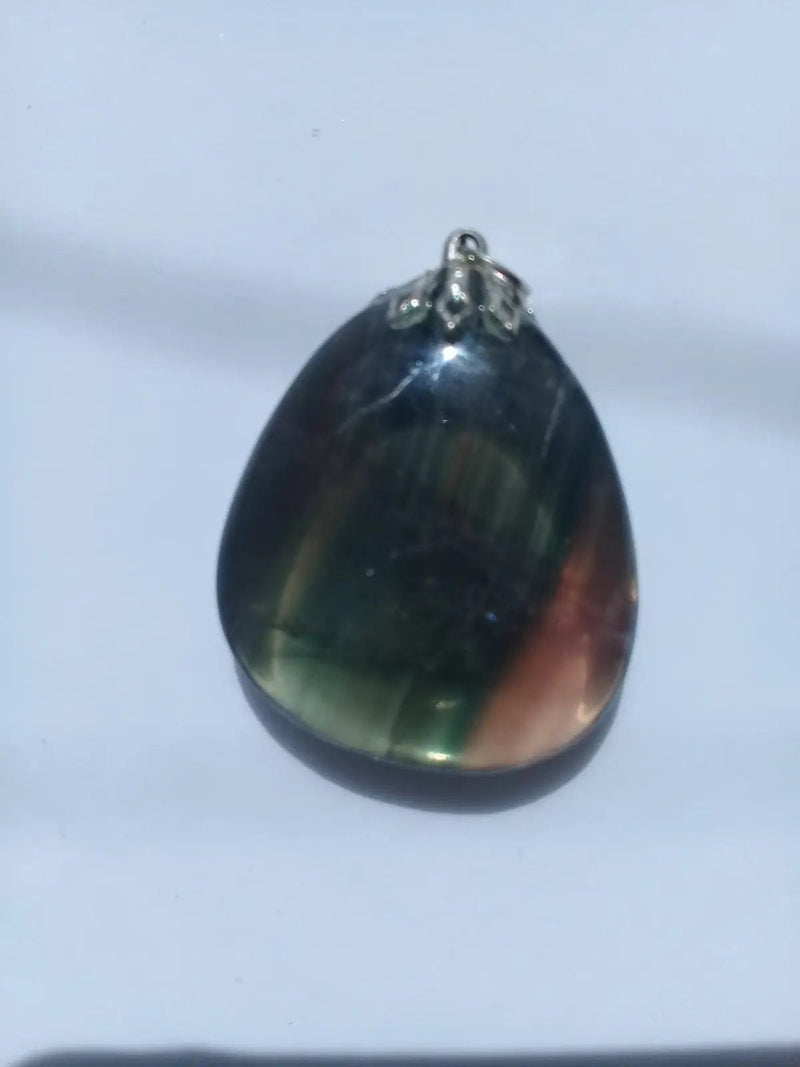 Chargez l'image dans la visionneuse de la galerie, Fluorite claire violette et verte de France pendentif Grade A++++ Fourni avec cordon Fluorite violette verte et claire de France pendentif
