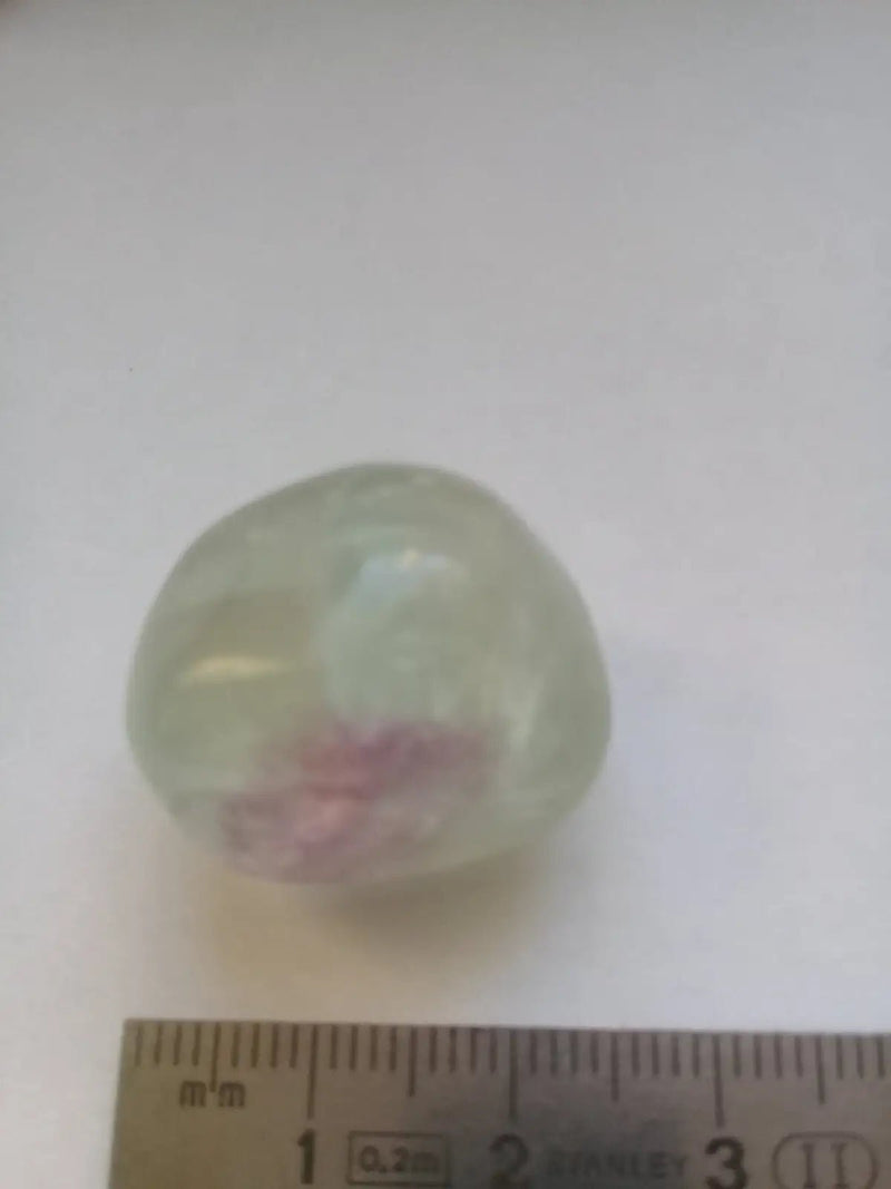 Load image into Gallery viewer, Fluorite claire violette et verte de France pierre roulée Grade A++++ Fluorite claire violette et verte de France pierre roulée
