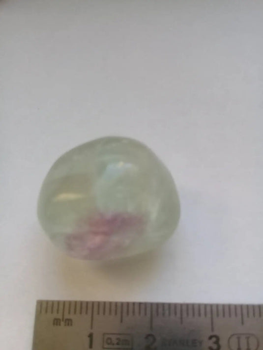 Fluorite claire violette et verte de France pierre roulée Grade A++++ Fluorite claire violette et verte de France pierre roulée