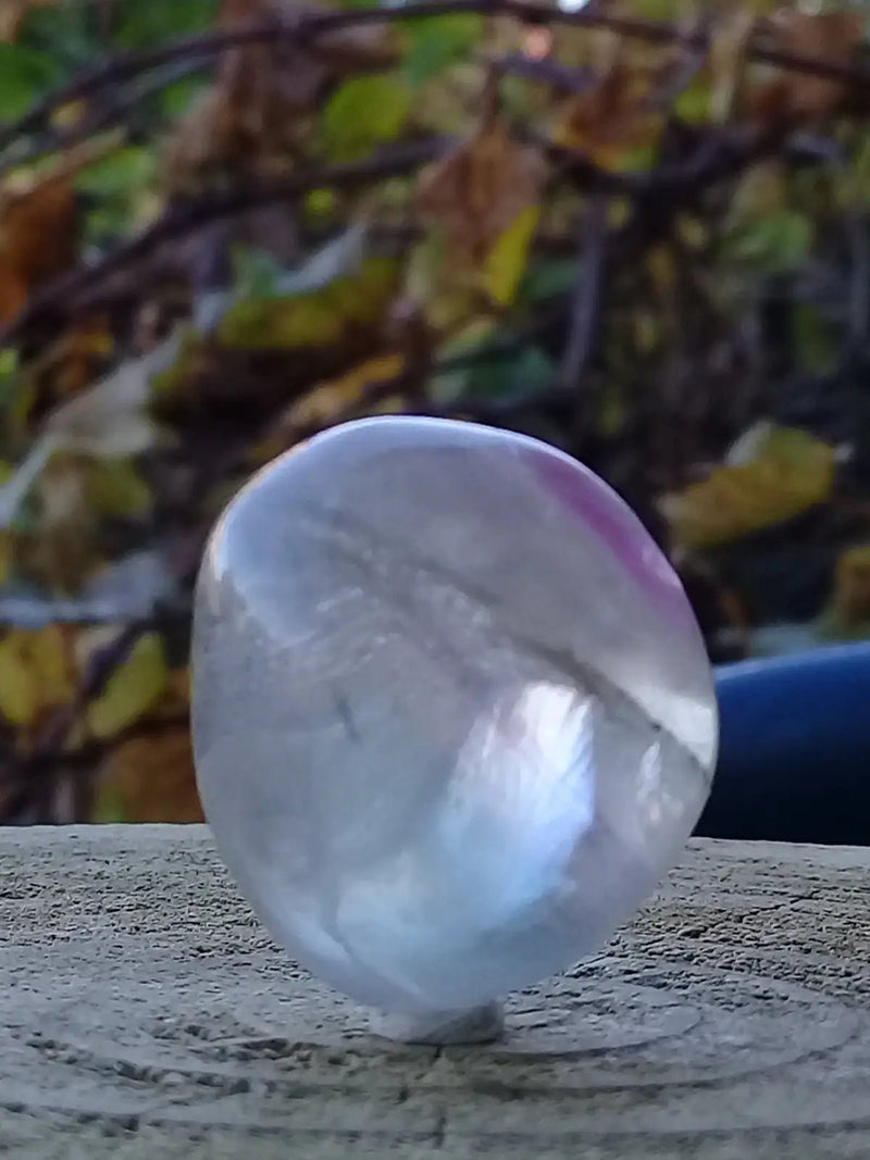 Load image into Gallery viewer, Fluorite claire violette et verte de France pierre roulée Grade A++++ Fluorite claire violette et verte de France pierre roulée
