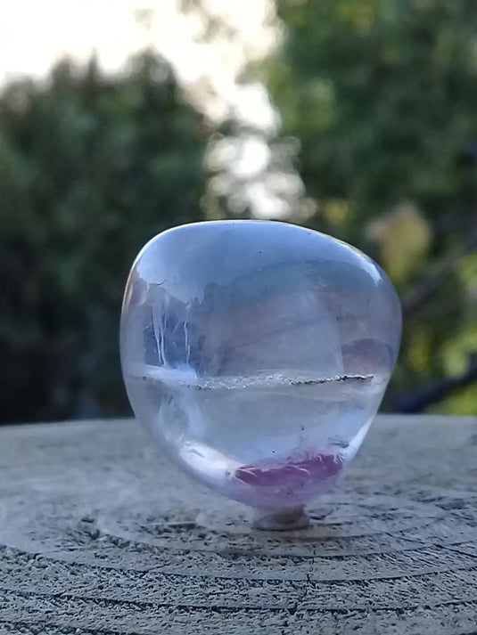 Fluorite claire violette et verte de France pierre roulée Grade A++++ Fluorite claire violette et verte de France pierre roulée