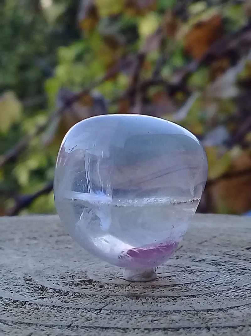 Load image into Gallery viewer, Fluorite claire violette et verte de France pierre roulée Grade A++++ Fluorite claire violette et verte de France pierre roulée
