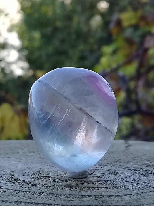 Fluorite claire violette et verte de France pierre roulée Grade A++++ Fluorite claire violette et verte de France pierre roulée