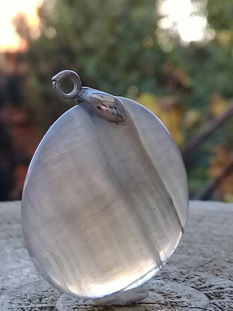 Chargez l'image dans la visionneuse de la galerie, Fluorite verte et claire de France pendentif Grade A++++ Fourni avec cordon Fluorite verte et claire de France pendentif
