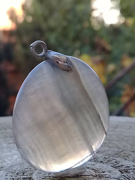 Fluorite verte et claire de France pendentif Grade A++++ Fourni avec cordon Fluorite verte et claire de France pendentif