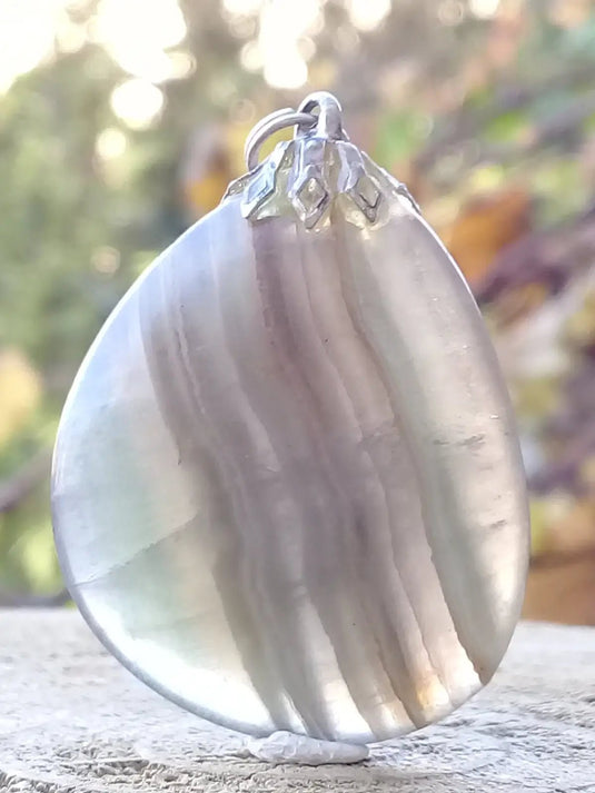 Fluorite verte et claire de France pendentif Grade A++++ Fourni avec cordon Fluorite verte et claire de France pendentif