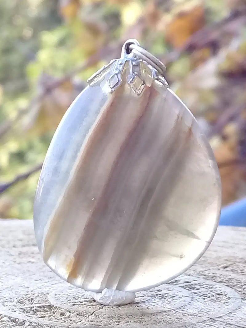 Chargez l'image dans la visionneuse de la galerie, Fluorite verte et claire de France pendentif Grade A++++ Fourni avec cordon Fluorite verte et claire de France pendentif
