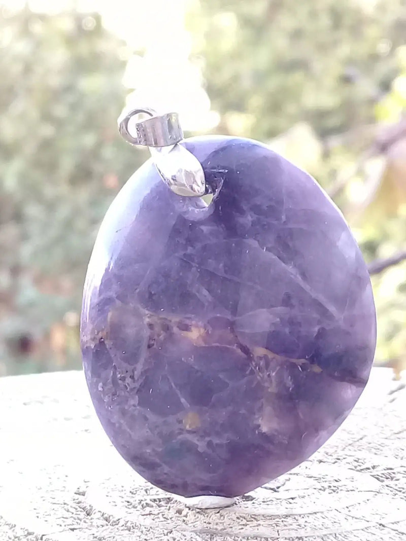 Load image into Gallery viewer, Fluorite violette de France pendentif Grade A++++ Fourni avec cordon Fluorite violette de France pendentif
