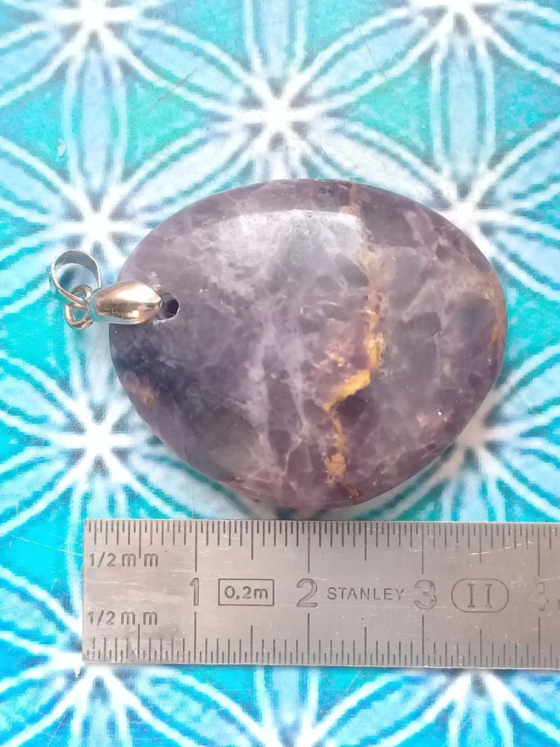 Load image into Gallery viewer, Fluorite violette de France pendentif Grade A++++ Fourni avec cordon Fluorite violette de France pendentif
