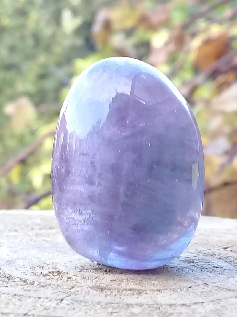 Chargez l'image dans la visionneuse de la galerie, Fluorite violette et verte de France pierre roulée Grade A++++ Fluorite de France pierre roulée
