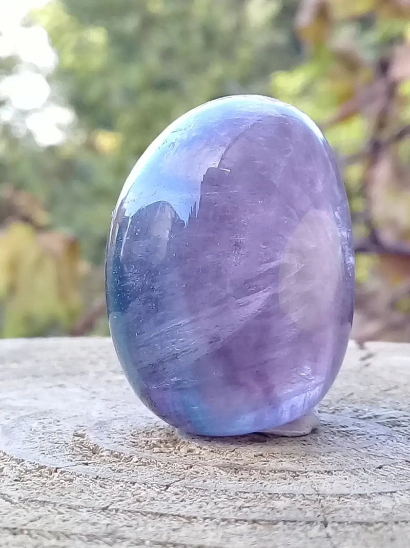 Chargez l'image dans la visionneuse de la galerie, Fluorite violette et verte de France pierre roulée Grade A++++ Fluorite de France pierre roulée
